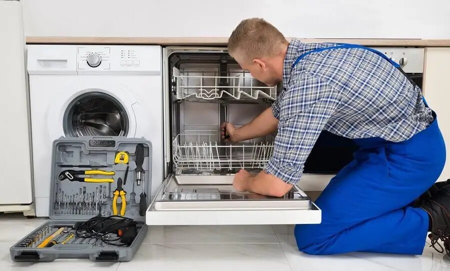 Kaynaşlı Termodinamik servisi teknisyen ekibi beyaz eşya tamiri yaparken